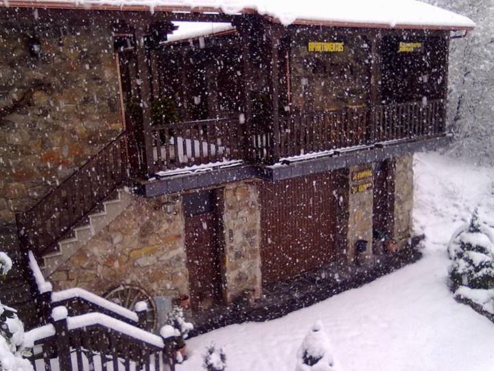 Alojamientos Rurales El Fontano Galende Bagian luar foto