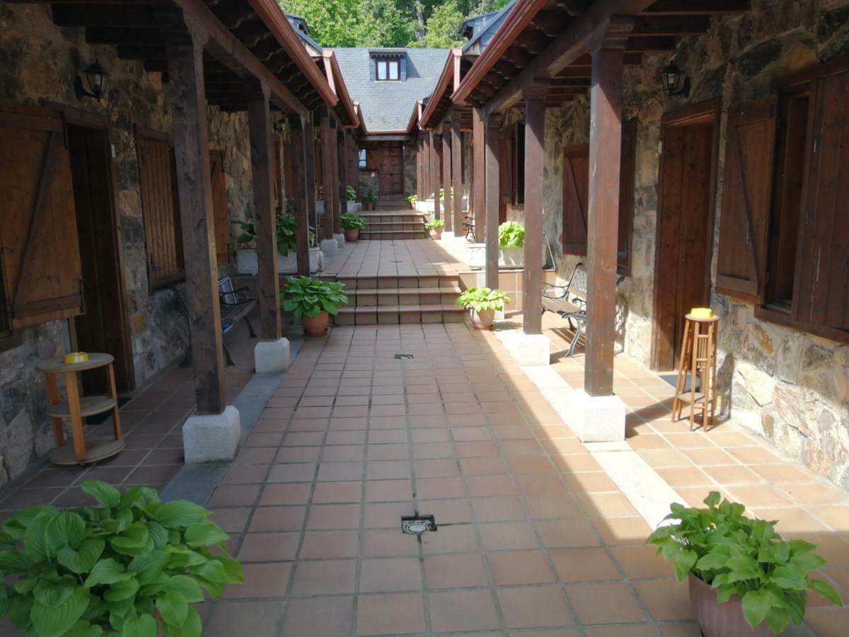 Alojamientos Rurales El Fontano Galende Bagian luar foto